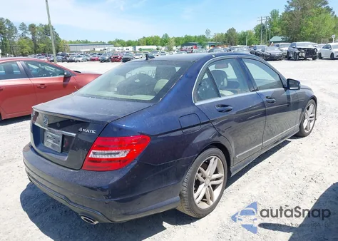 2013 Mercedes-Benz C 300 Luxury 4Matic/Sport 4Matic из США, поврежденный, VIN WDDGF8AB7DR278526